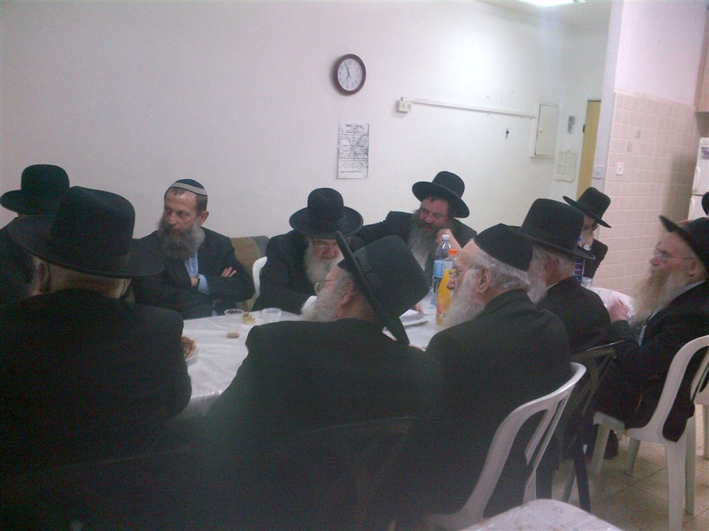 גוש רבני נגד הגוש הפוליטי?רבנים דתיים לאומיים וחרדים נועדו