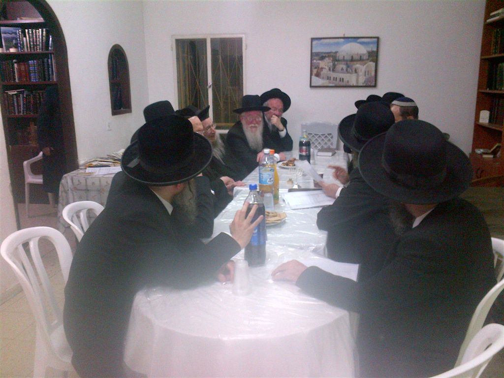 גוש רבני נגד הגוש הפוליטי?רבנים דתיים לאומיים וחרדים נועדו