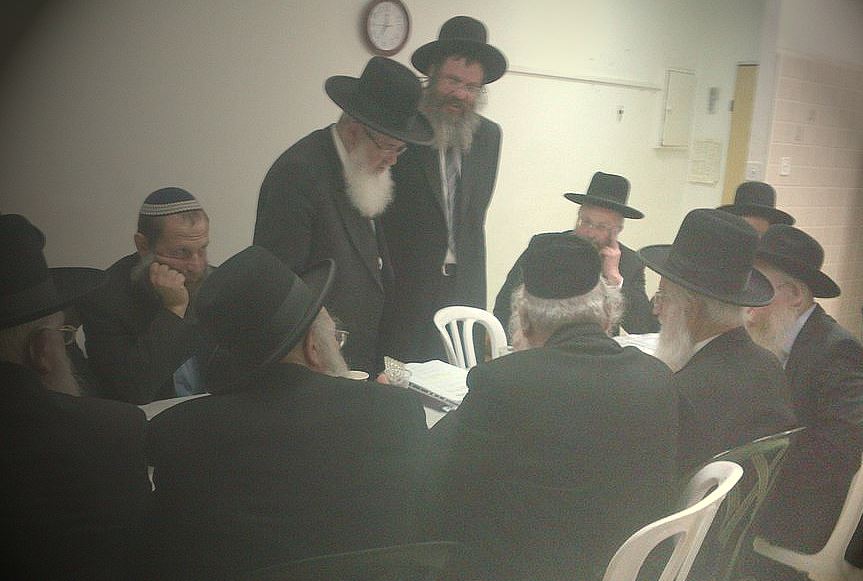 גוש רבני נגד הגוש הפוליטי?רבנים דתיים לאומיים וחרדים נועדו