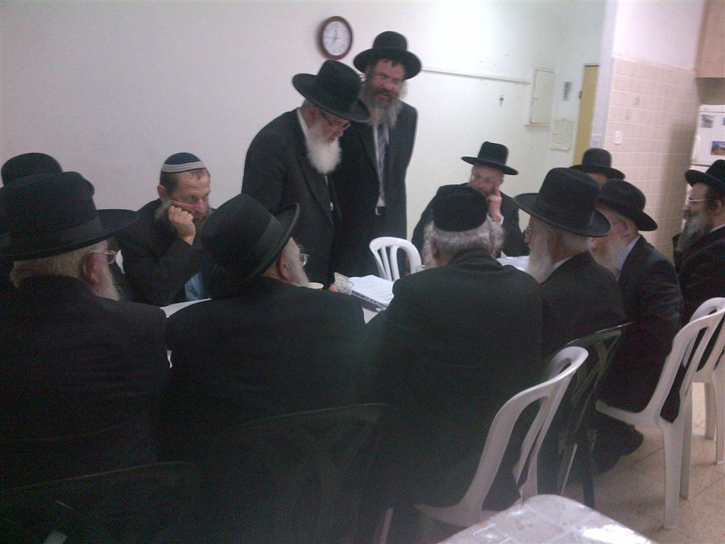 גוש רבני נגד הגוש הפוליטי?רבנים דתיים לאומיים וחרדים נועדו