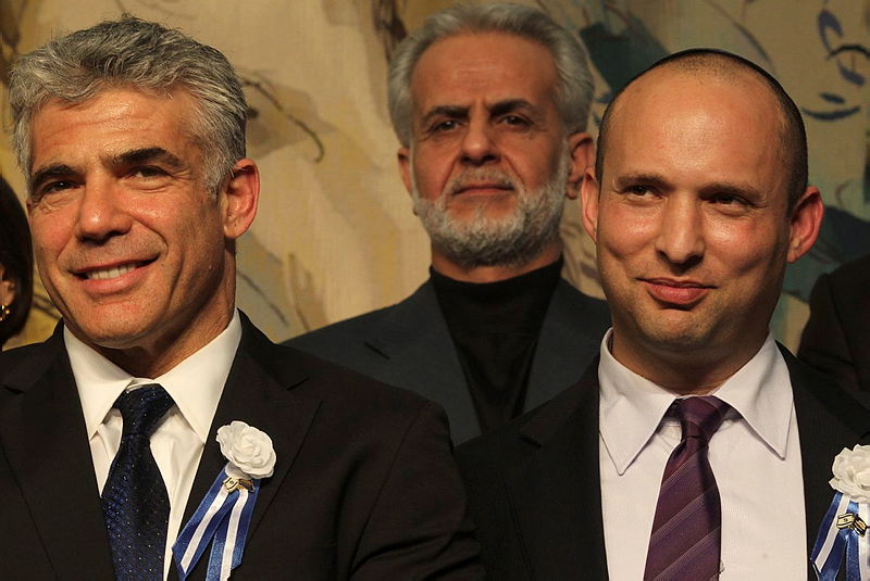 "בוגרי החוג לסחיטות פוליטיות", בנט ולפיד