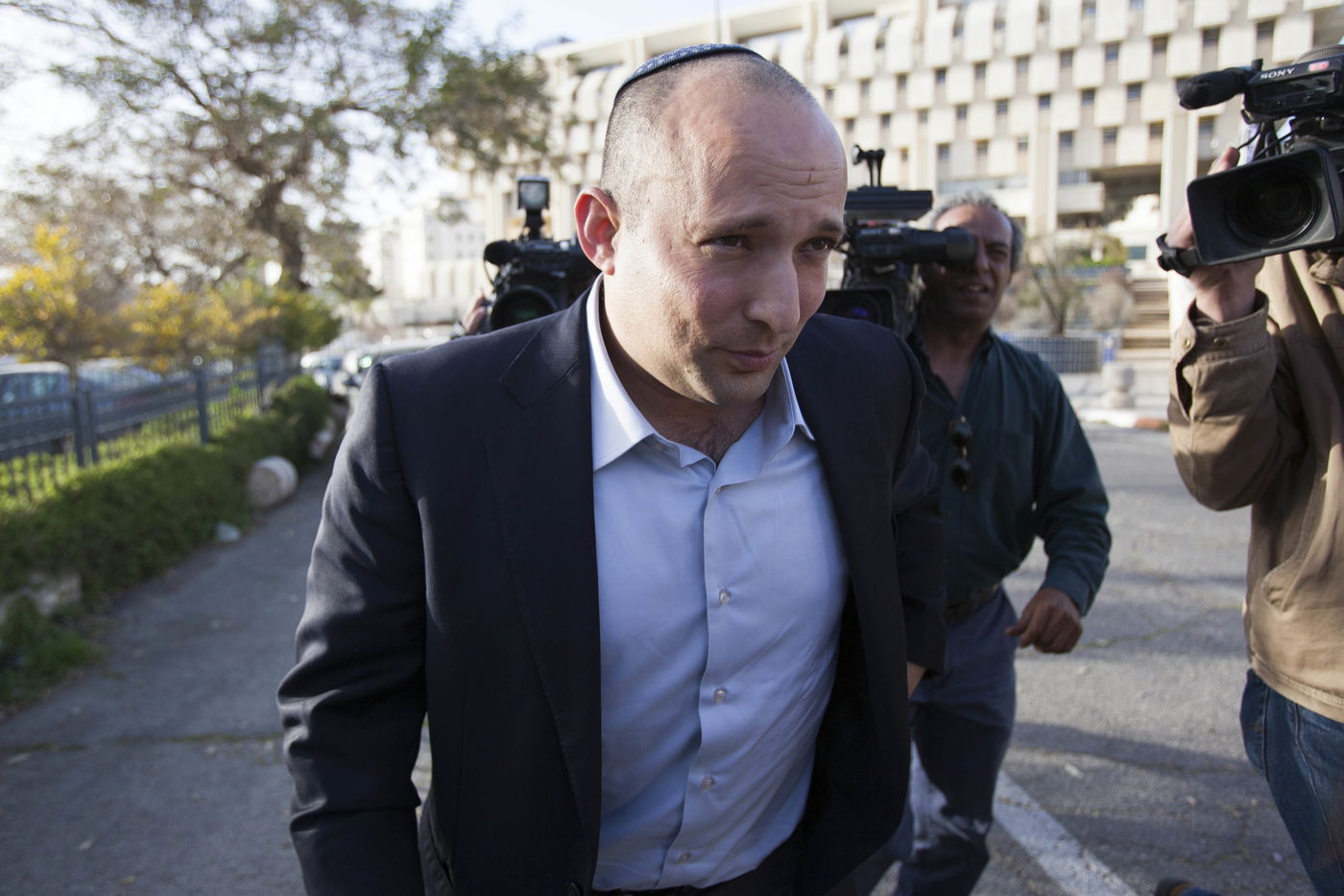 בנט, נלחם למען הכבוד האישי שלו