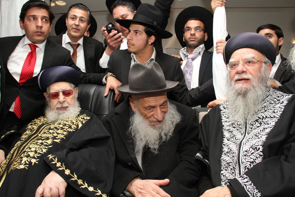 מרן הרב עובדיה יוסף סידר קידושין בחתונת בת הרב בניהו שמואלי