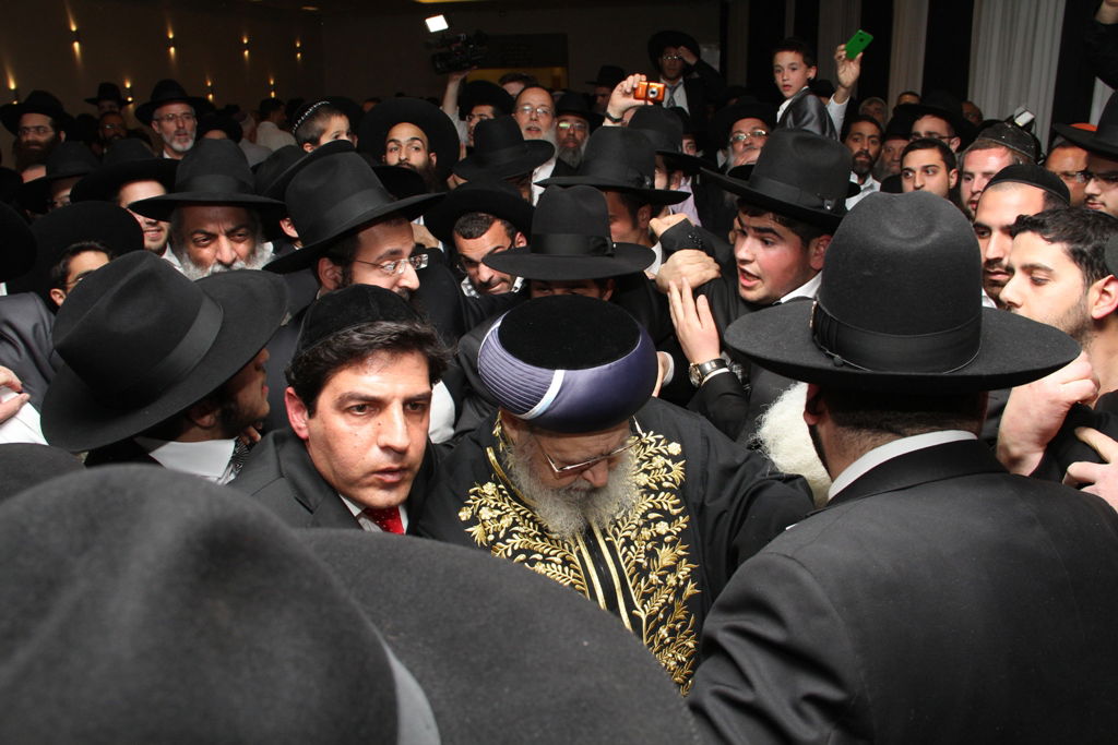 מרן הרב עובדיה יוסף סידר קידושין בחתונת בת הרב בניהו שמואלי