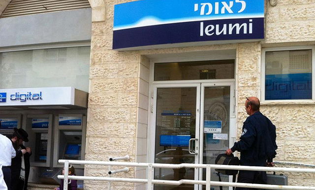 סניף הבנק לאחר השוד, הבוקר