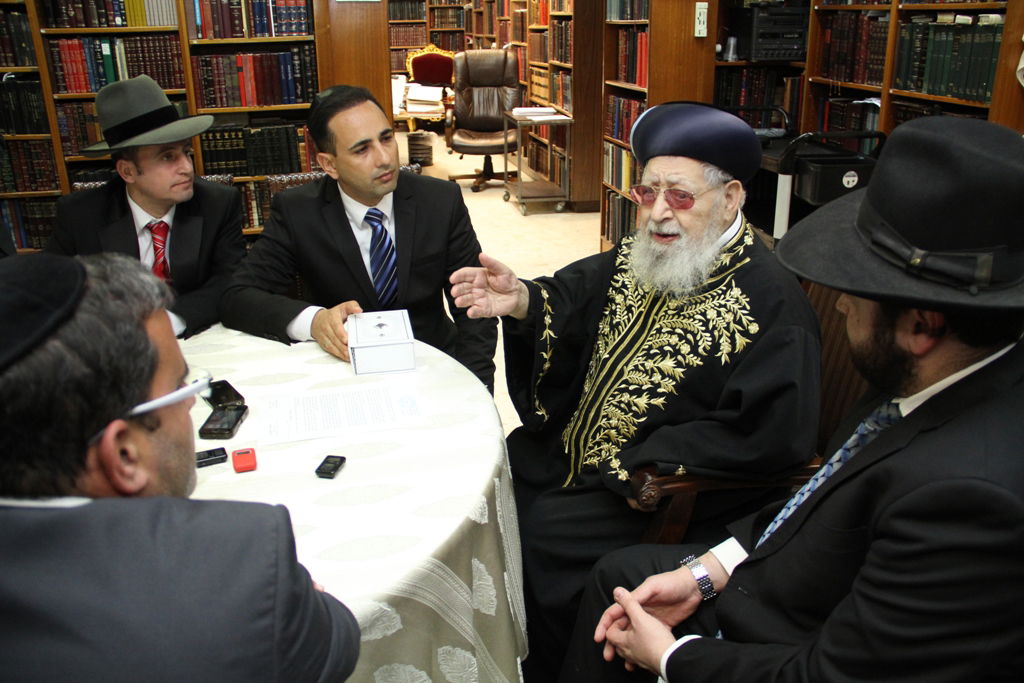 צפו: אנשי 'יום ליום' עלו לבית הרב עובדיה יוסף