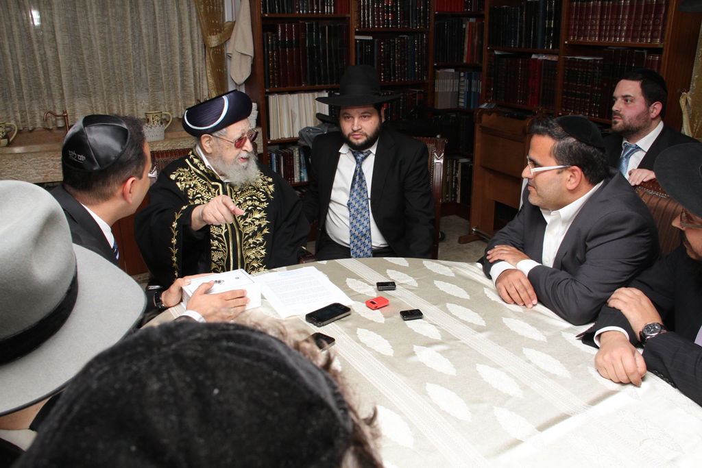 צפו: אנשי 'יום ליום' עלו לבית הרב עובדיה יוסף