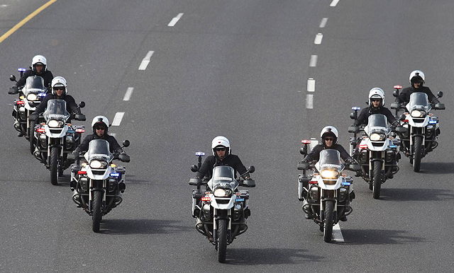 היערכות אופנועי המשטרה לשיירת הנשיא