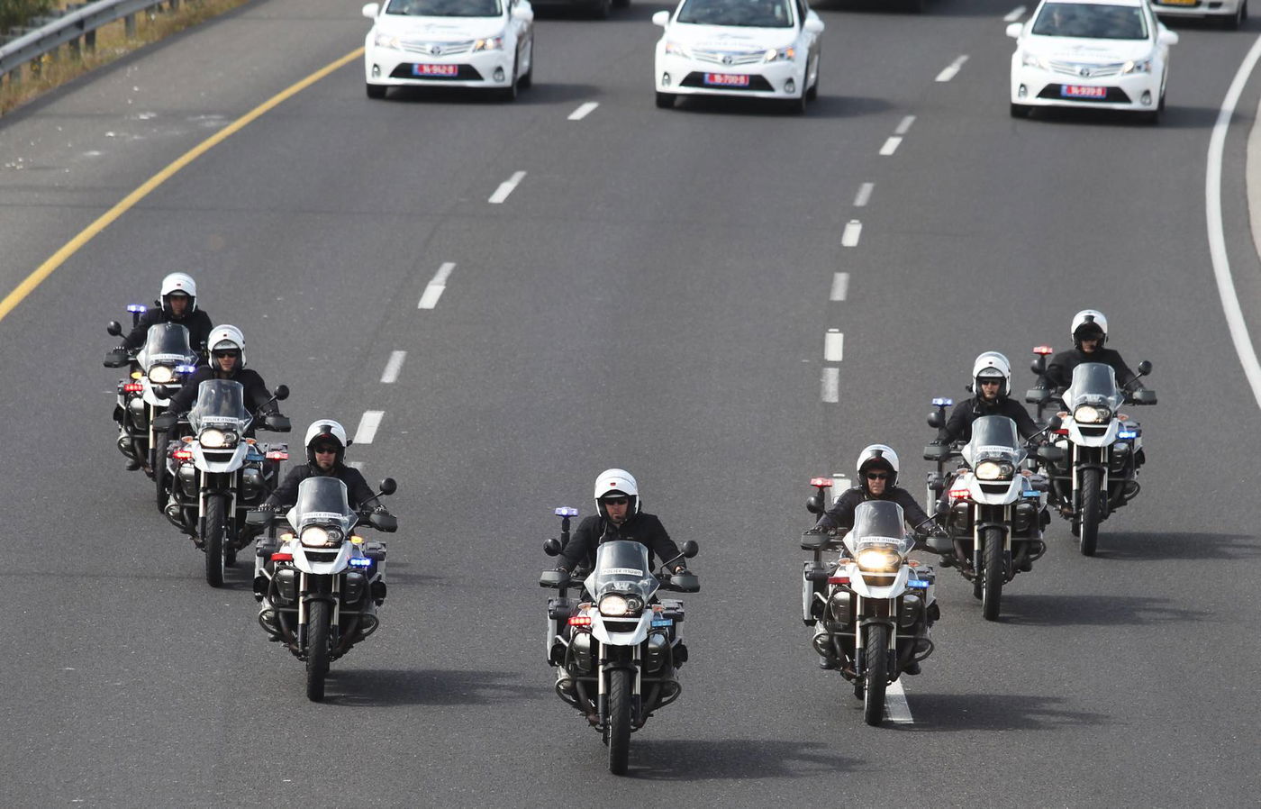 אופנועי המשטרה שילוו את שיירת הנשיא מתרגלים