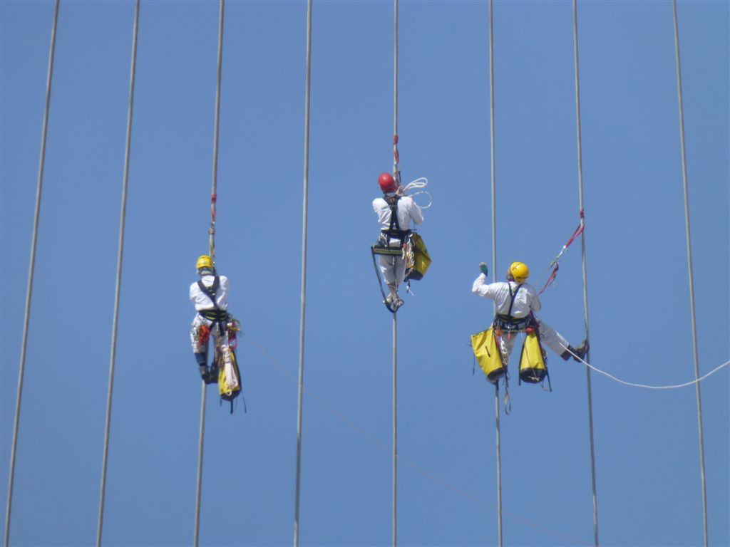 פעילי איכות הסביבה נגד אובמה על גשר המיתרים • תיעוד