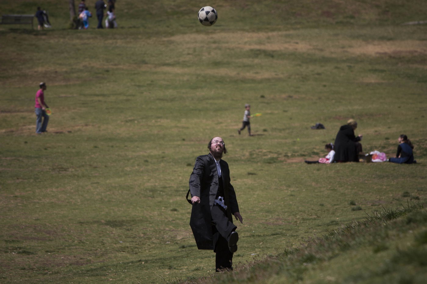 חול המועד: אלפים יצאו לבלות בפארקים • צפו בגלריה