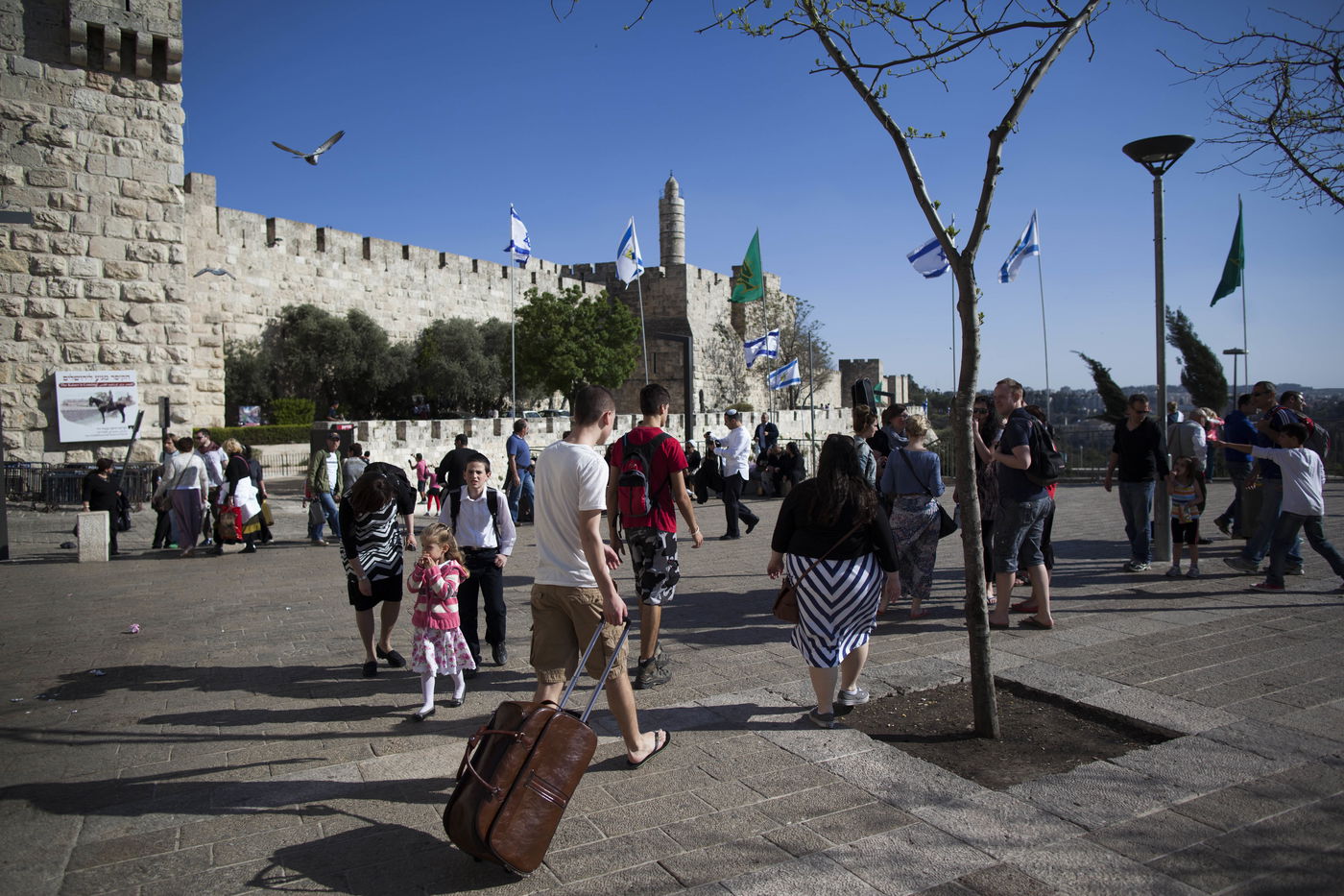 חול המועד: אלפים יצאו לבלות בפארקים • צפו בגלריה