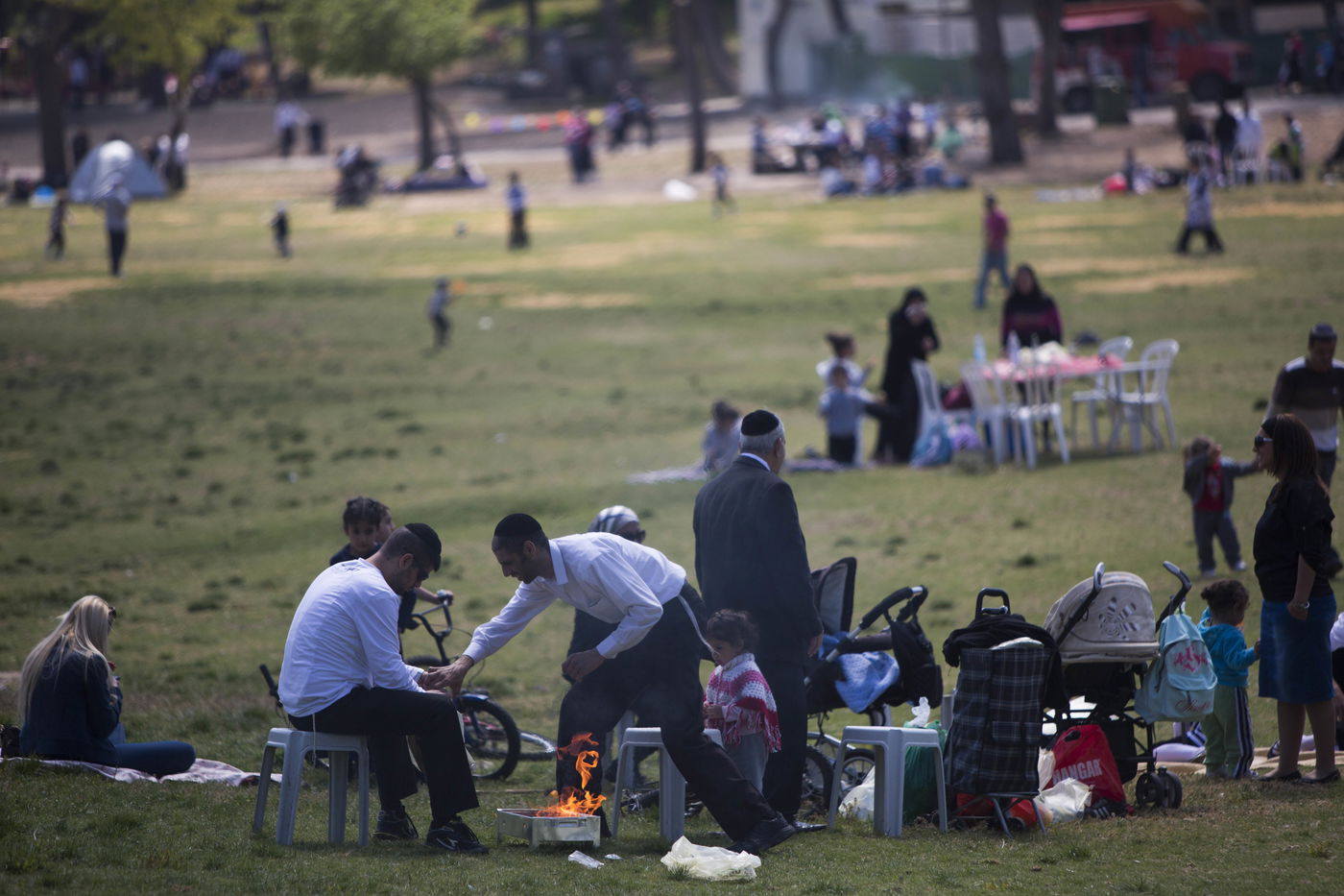 חול המועד: אלפים יצאו לבלות בפארקים • צפו בגלריה