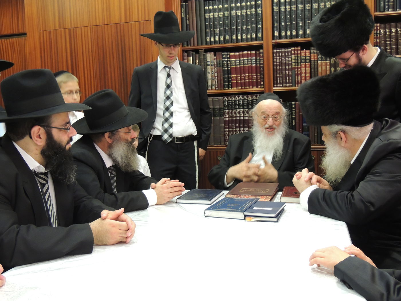 הגראי"ל לראש העיר: "בני ברק נקייה גם מעבירות?"