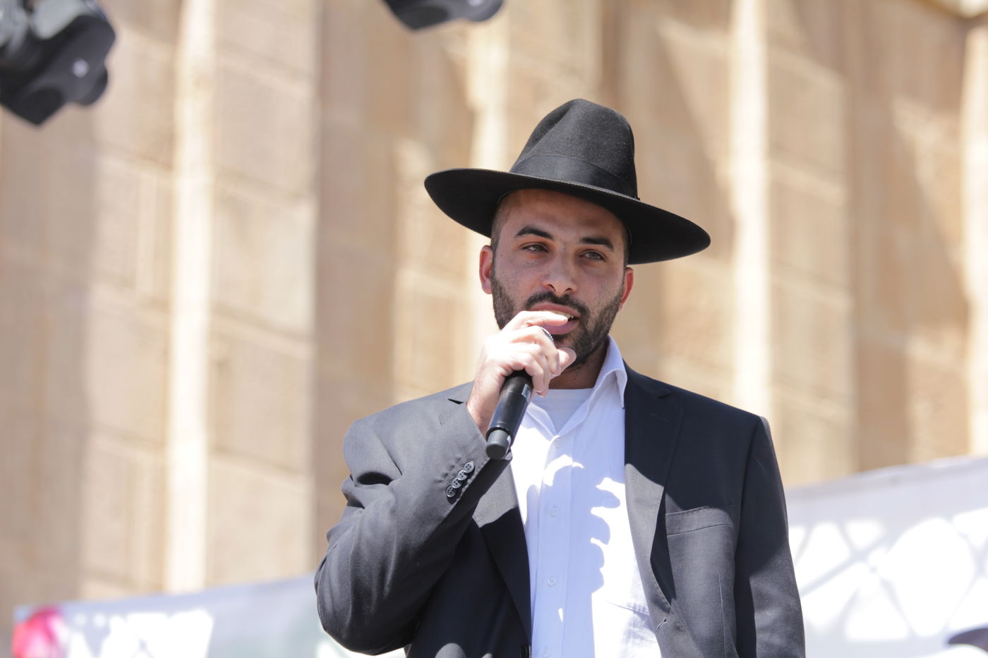 תיעוד ראשון: אלפים חוגגים בחברון