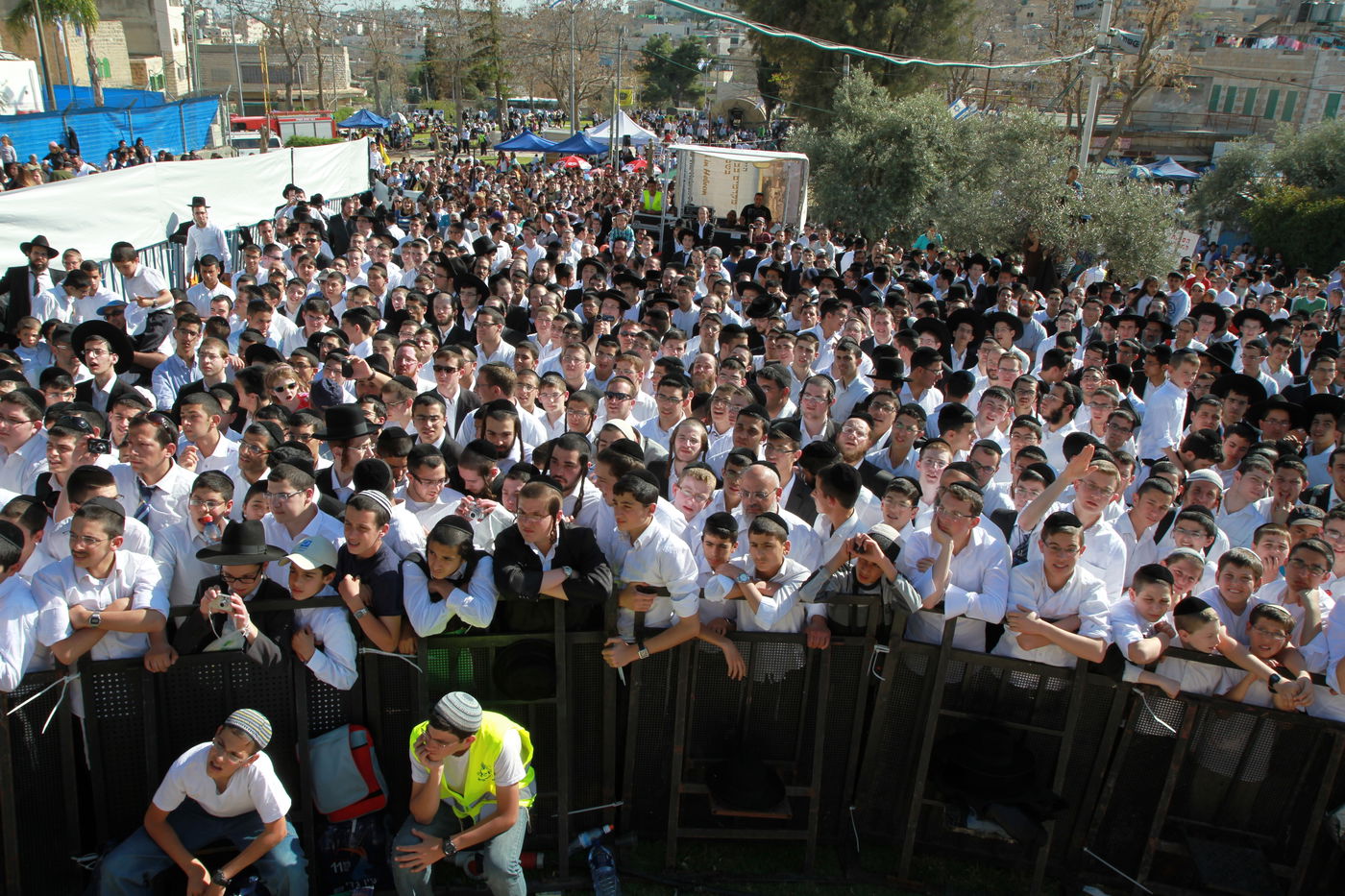 תיעוד ראשון: אלפים חוגגים בחברון