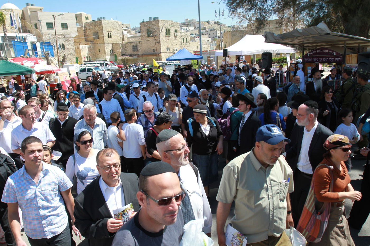תיעוד ראשון: אלפים חוגגים בחברון