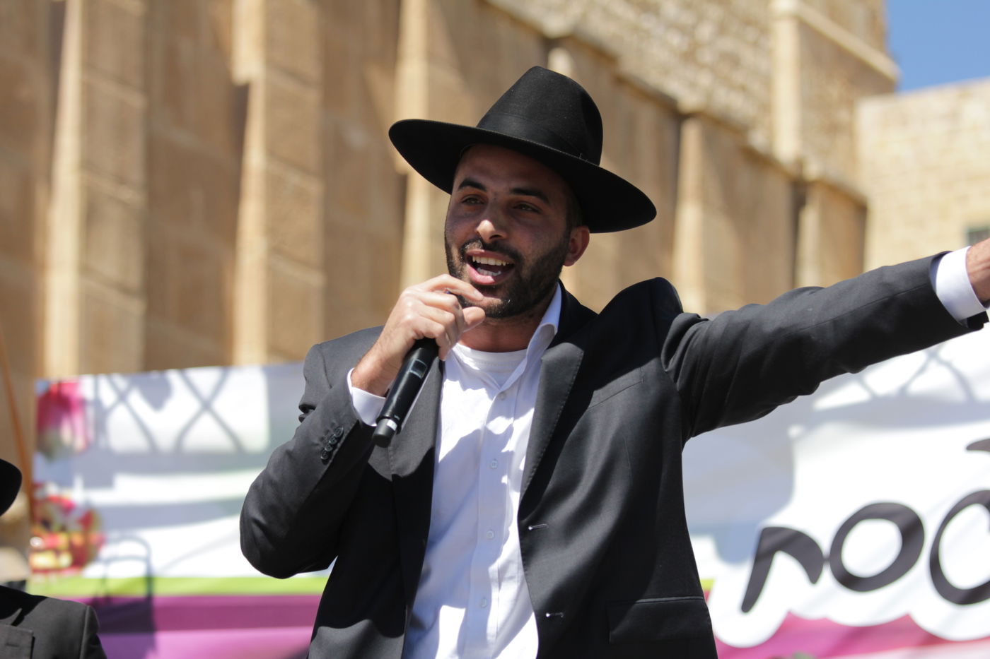 תיעוד ראשון: אלפים חוגגים בחברון