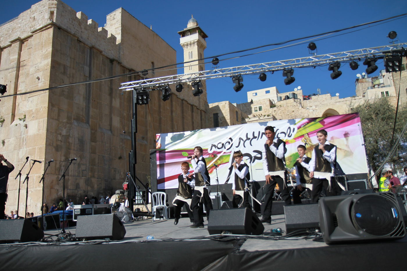 תיעוד ראשון: אלפים חוגגים בחברון
