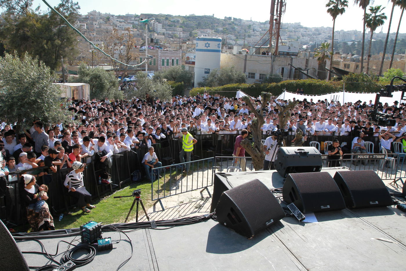 תיעוד ראשון: אלפים חוגגים בחברון