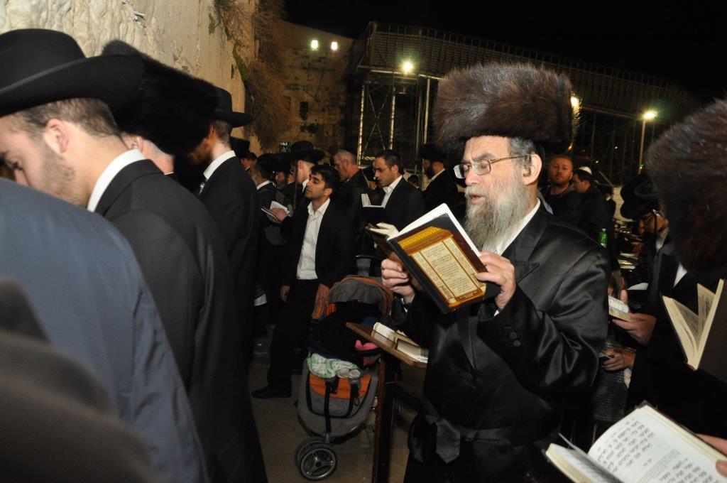 עליה המונית לרגל: לילה של תפילות בכותל המערבי