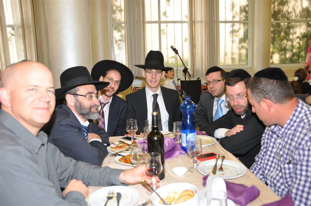 במרכז התמונה: ינון פלח, אבי בלום, משה גלנסר ויעקב ריבלין