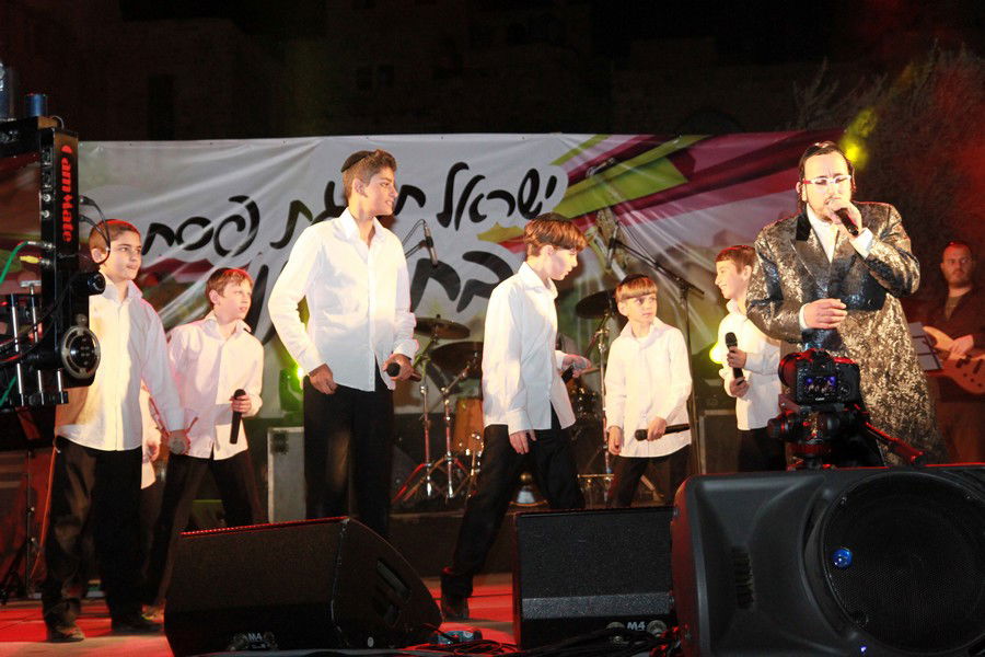 למעלה מ-50,000 איש עלו לחברון בחג הפסח • גלריה