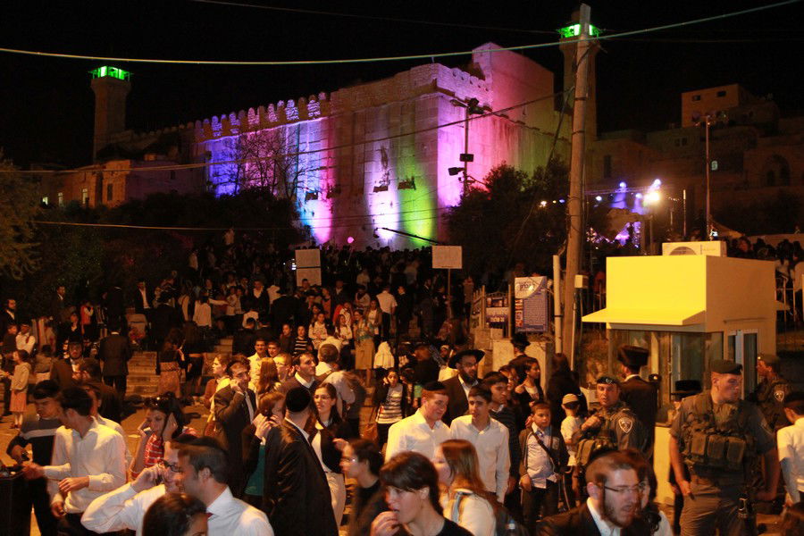 למעלה מ-50,000 איש עלו לחברון בחג הפסח • גלריה