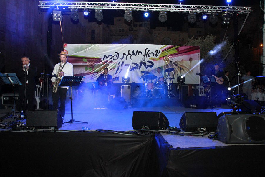 למעלה מ-50,000 איש עלו לחברון בחג הפסח • גלריה