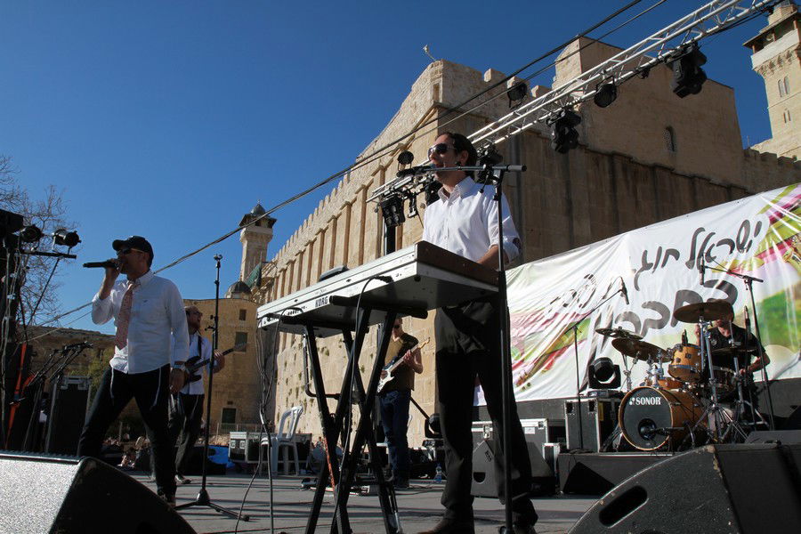 למעלה מ-50,000 איש עלו לחברון בחג הפסח • גלריה