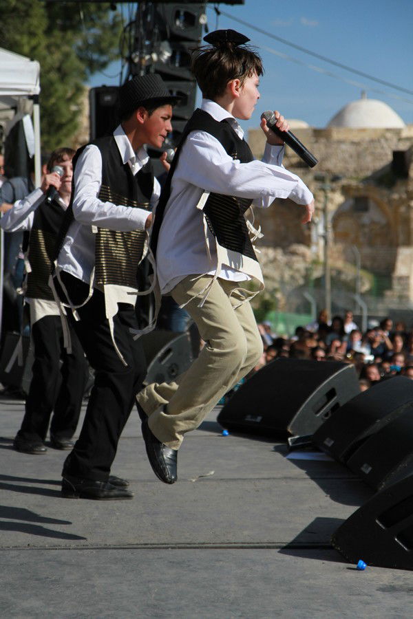 למעלה מ-50,000 איש עלו לחברון בחג הפסח • גלריה