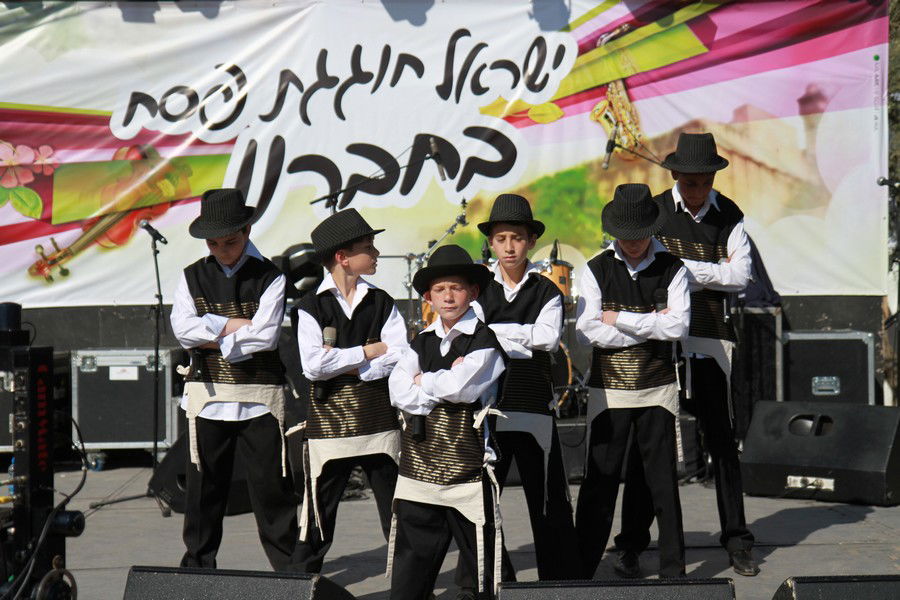 למעלה מ-50,000 איש עלו לחברון בחג הפסח • גלריה
