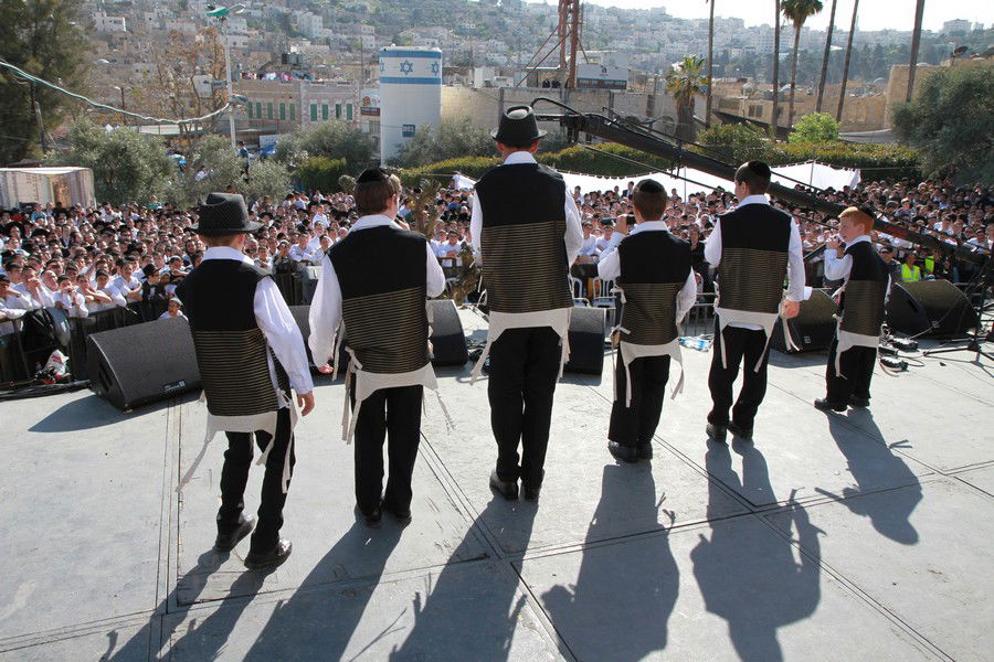 למעלה מ-50,000 איש עלו לחברון בחג הפסח • גלריה