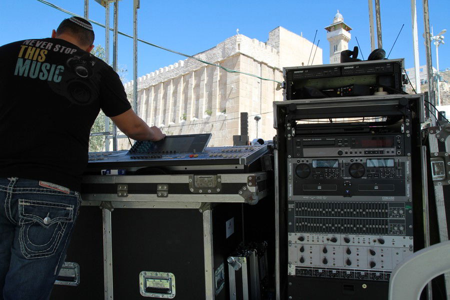 למעלה מ-50,000 איש עלו לחברון בחג הפסח • גלריה