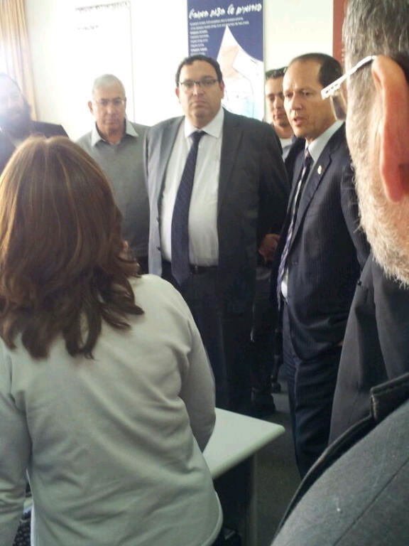 שר החינוך שי פירון ביקר ב'סמינר הישן' והטיף מוסר