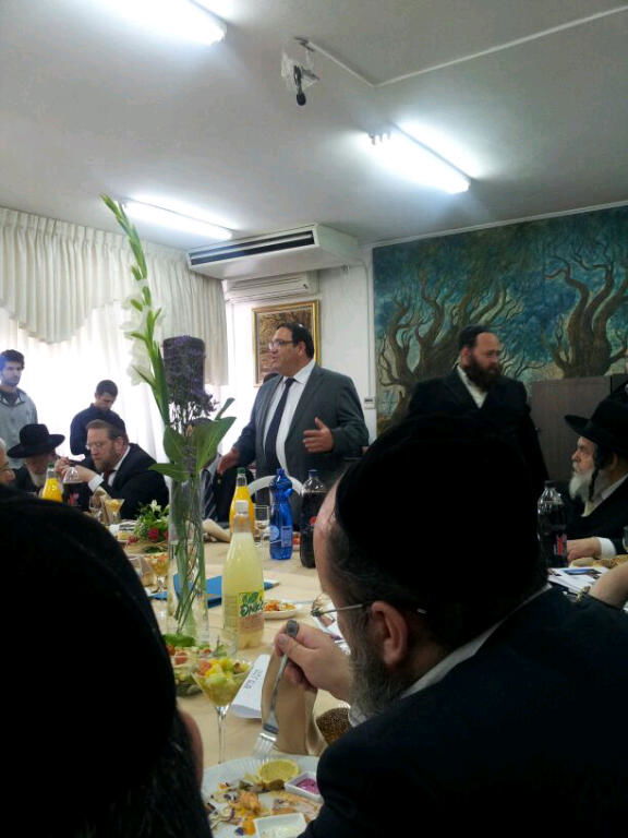 שר החינוך שי פירון ביקר ב'סמינר הישן' והטיף מוסר