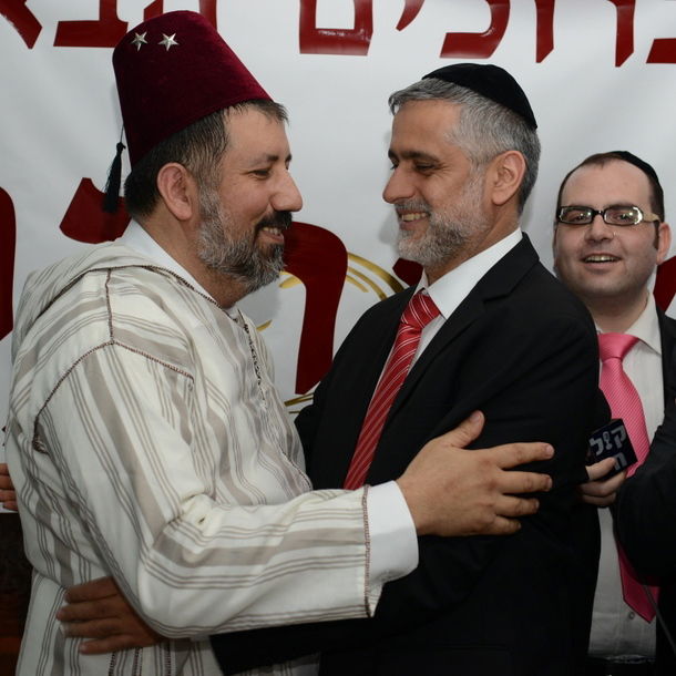 חגג עם הבת-ימים. ישי עם אלחרר