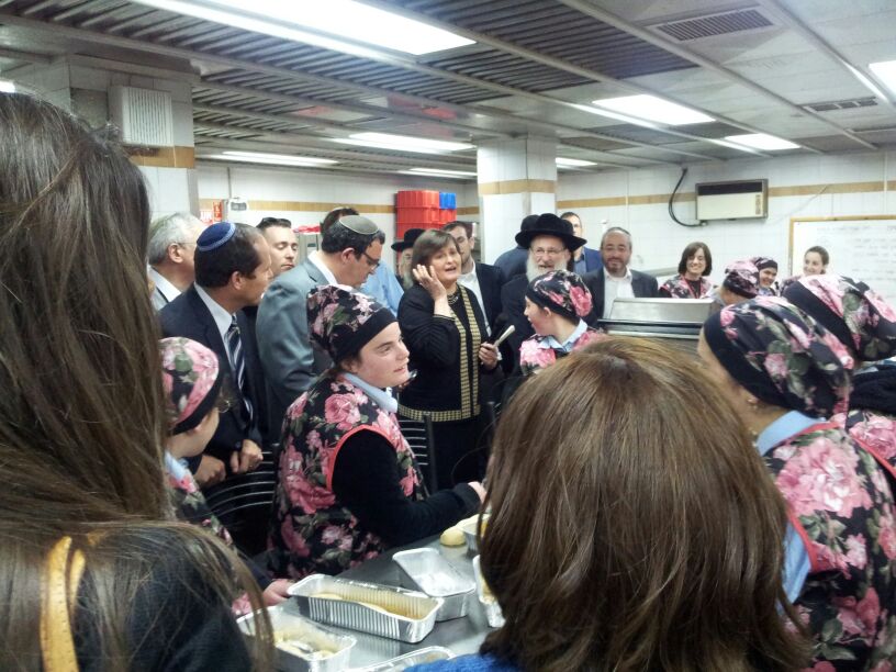 שר החינוך שי פירון ביקר ב'סמינר הישן' והטיף מוסר