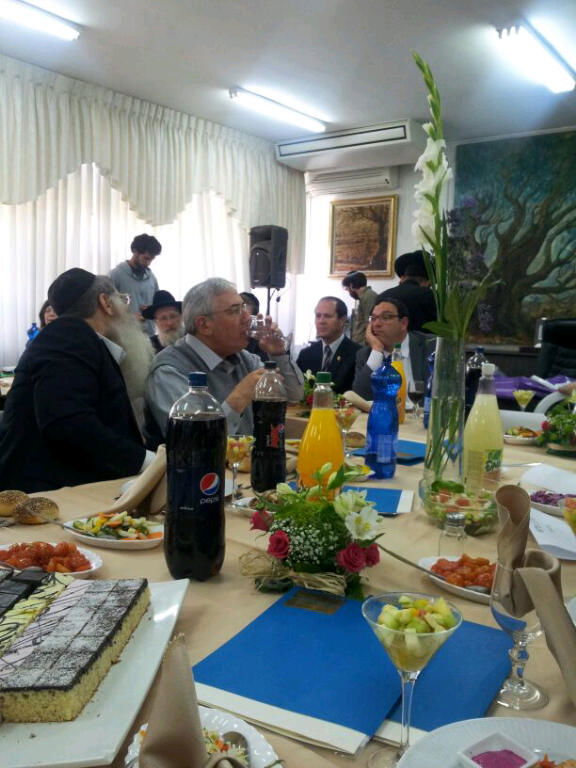 שר החינוך שי פירון ביקר ב'סמינר הישן' והטיף מוסר