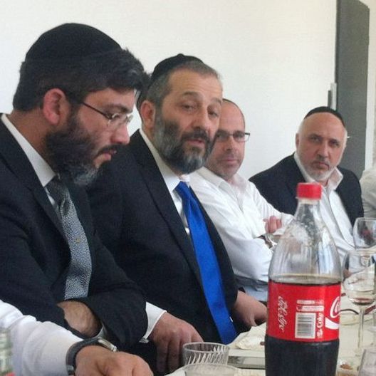 הרימו לחיים. דרעי ועובדי תנועת ש"ס