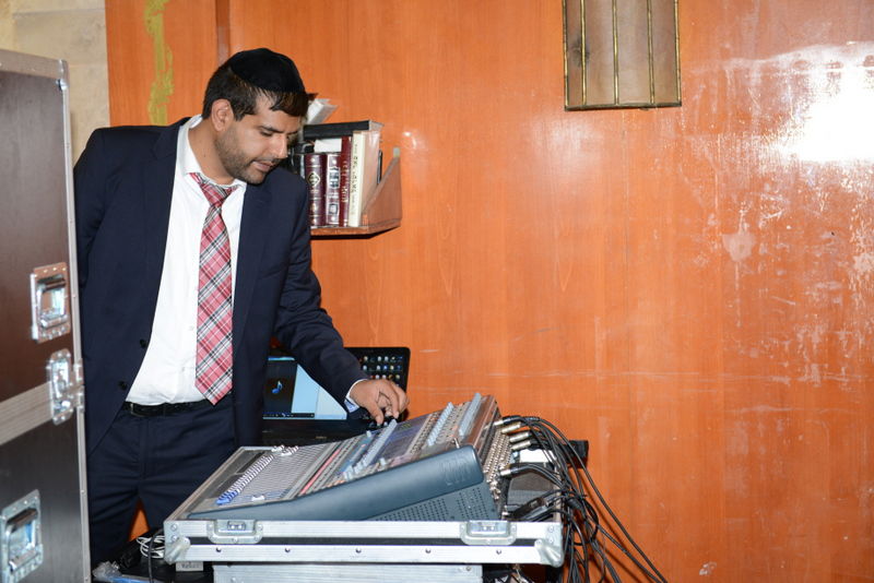 צפו: ברית לבן הזמר אביעד גיל