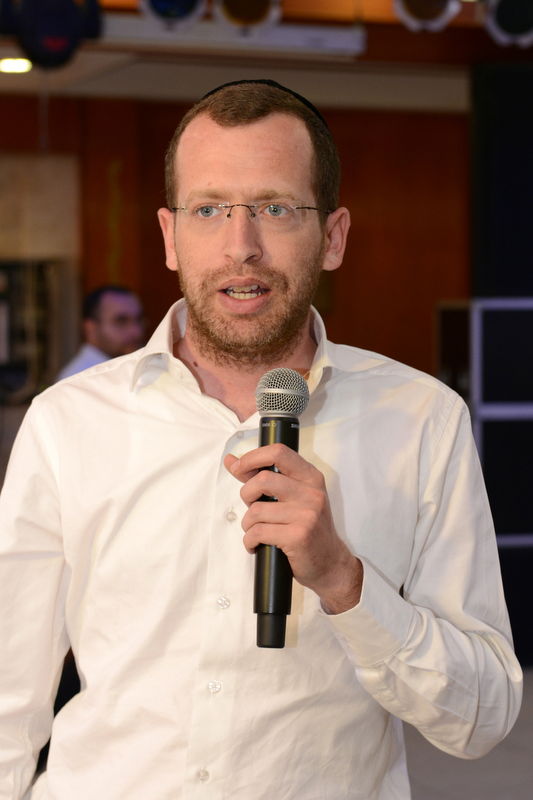 צפו: ברית לבן הזמר אביעד גיל