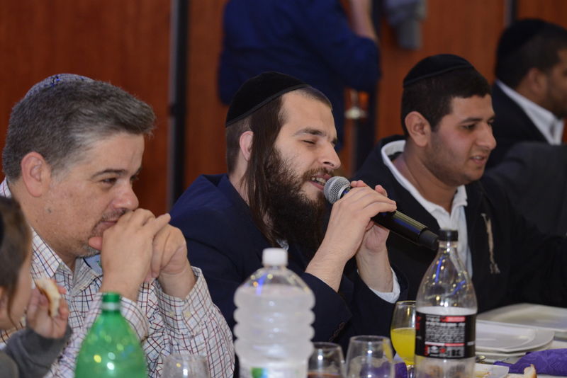 צפו: ברית לבן הזמר אביעד גיל