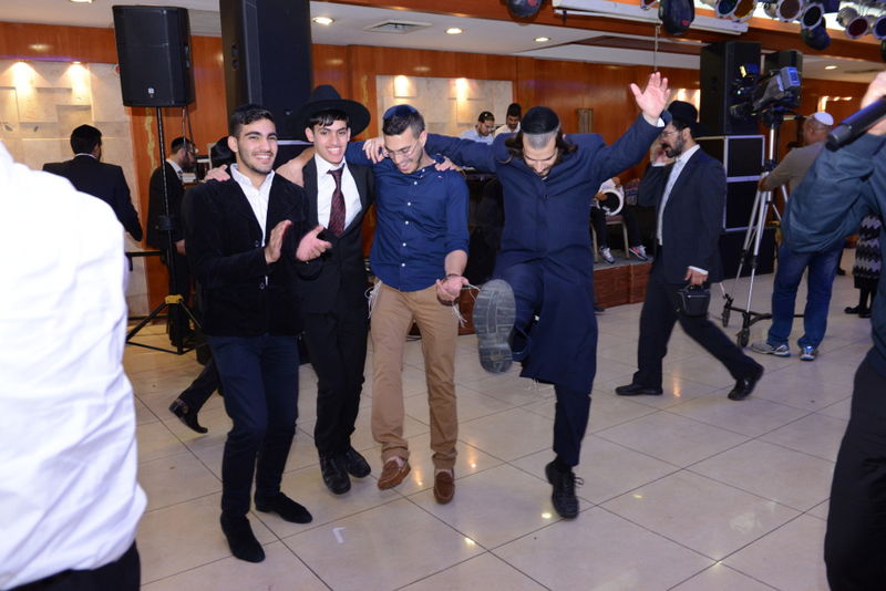 צפו: ברית לבן הזמר אביעד גיל