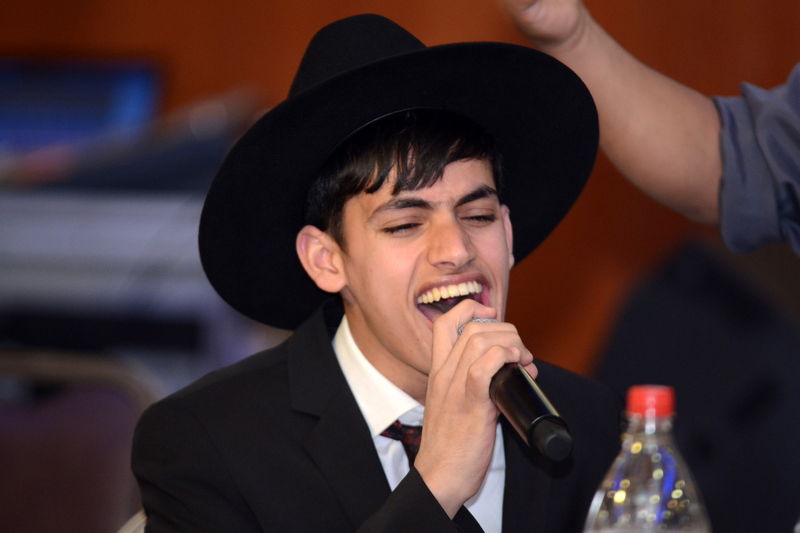 צפו: ברית לבן הזמר אביעד גיל