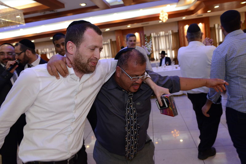 צפו: ברית לבן הזמר אביעד גיל