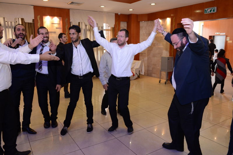 צפו: ברית לבן הזמר אביעד גיל