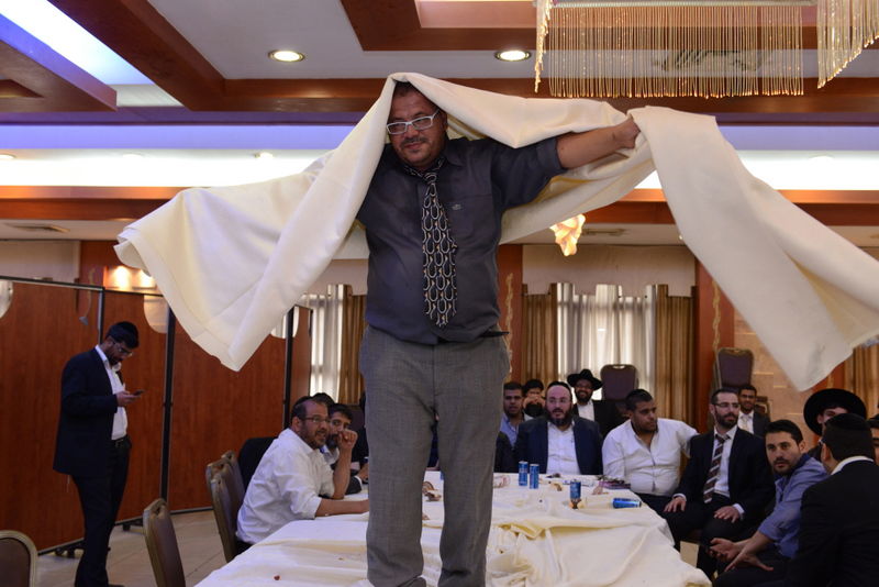 צפו: ברית לבן הזמר אביעד גיל