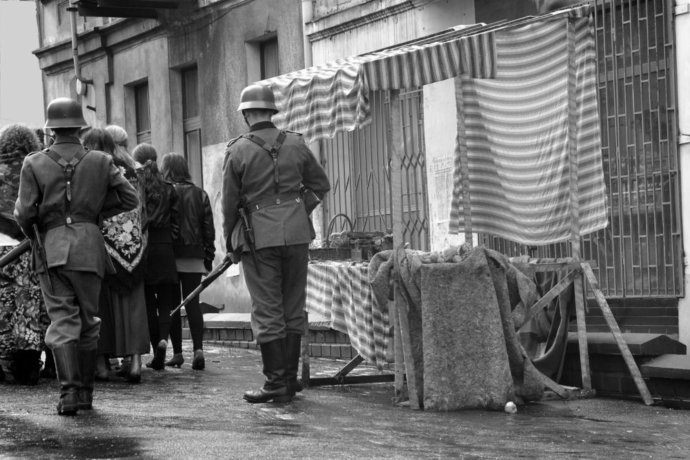 חיילים נאצים בגטו