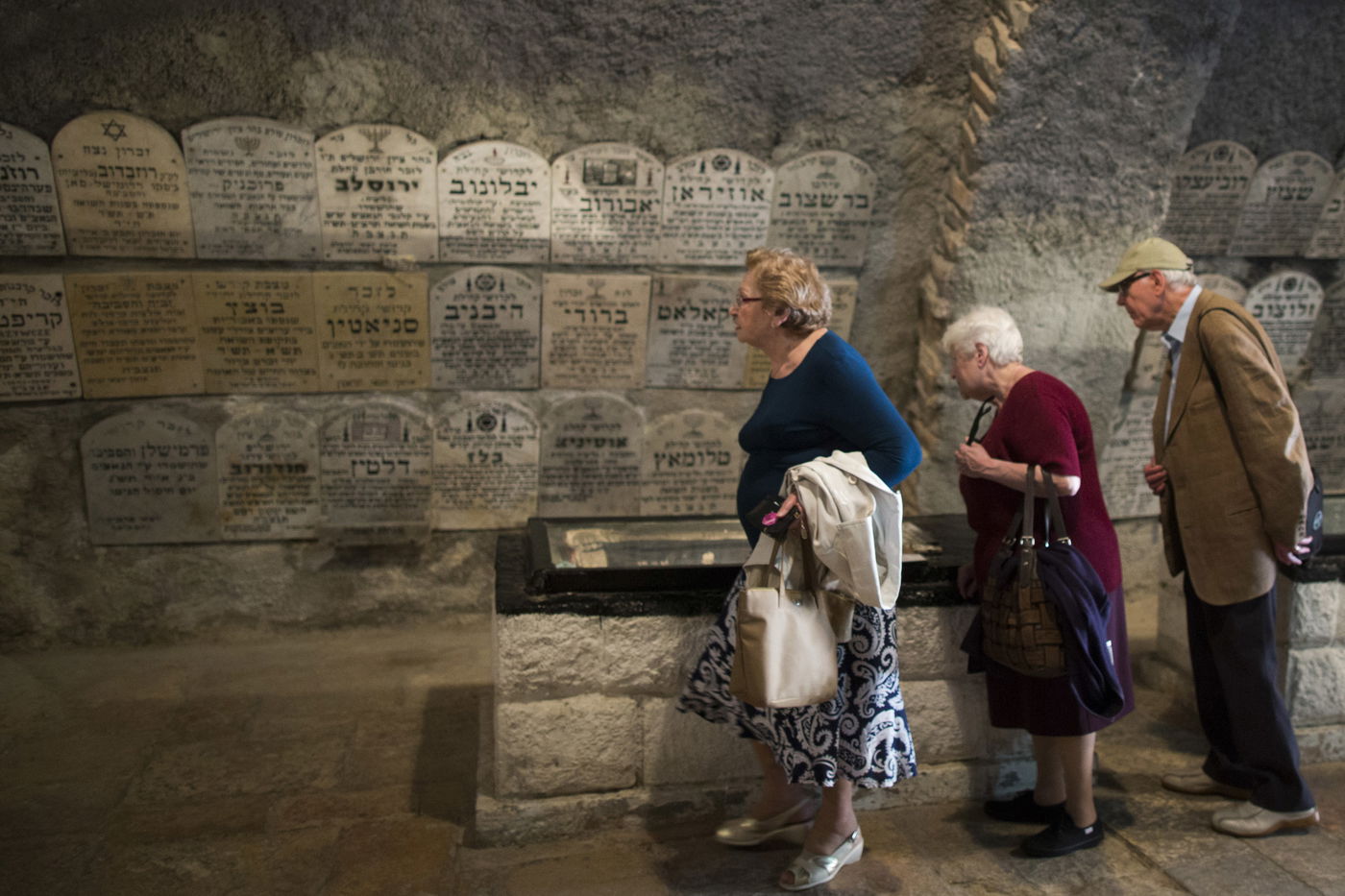 ערב יום השואה: חרדים מבקרים ב"מרתף השואה"